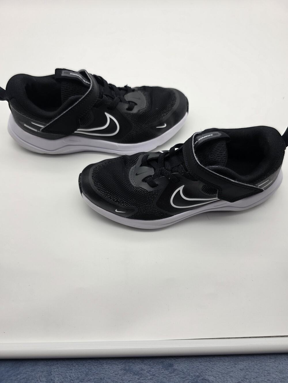 Nike Cosmic Runner Kids Shoes Size 2Y Black Gray Sneakers HM4400-003